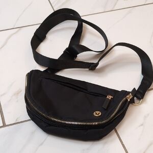 Lululemon Micro Festival Bag 2L black with gold hardware